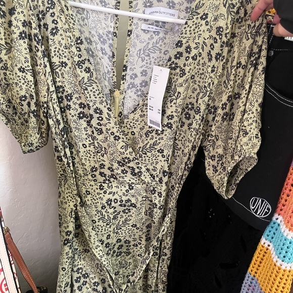 Urban Outfitters Romper - Picture 3 of 4